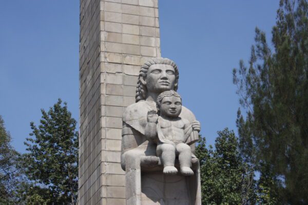 El monumento a la madre: maternidad y matriarcado en México