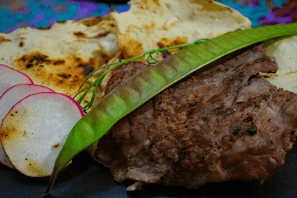 La tlayuda oaxaqueña, un manjar hecho de maíz