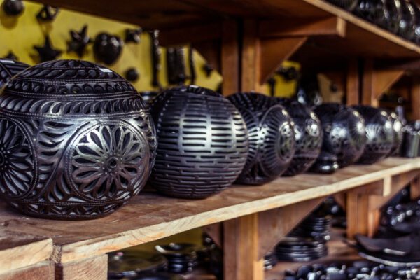 Tan preciado como el oro: el barro negro de San Bartolo Coyotepec Barro negro de San Bartolo Coyotepec