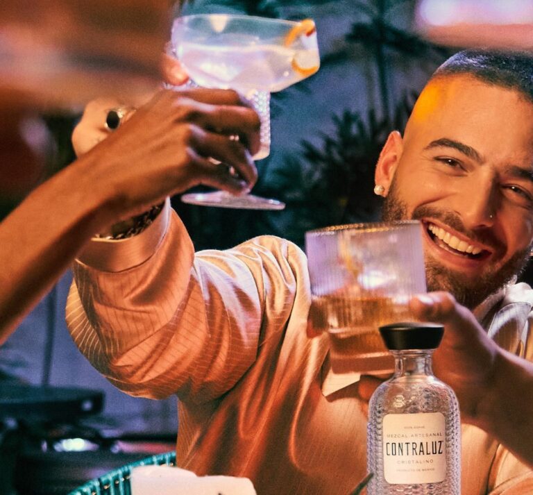 El mezcal de Maluma se llama Contraluz