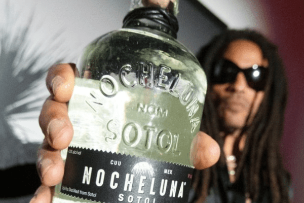 El sotol de Lenny Kravitz Nocheluna y su elección por el destilado .El sotol de Lenny Kravitz Nocheluna y su elección por el destilado