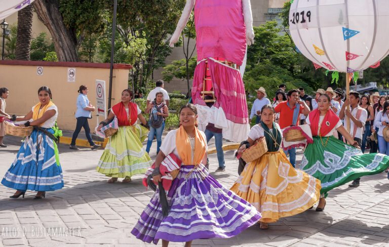 .¿Qué son los convites de la Guelaguetza? La fiesta oaxaqueña