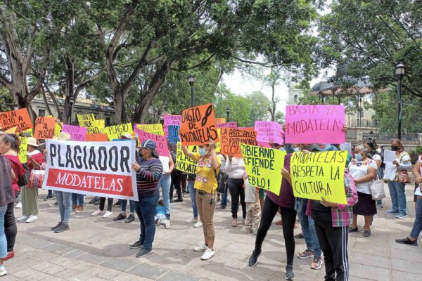 Artesanos de Oaxaca denuncian plagio por parte de Modatelas .Artesanos de Oaxaca denuncian plagio por parte de Modatelas