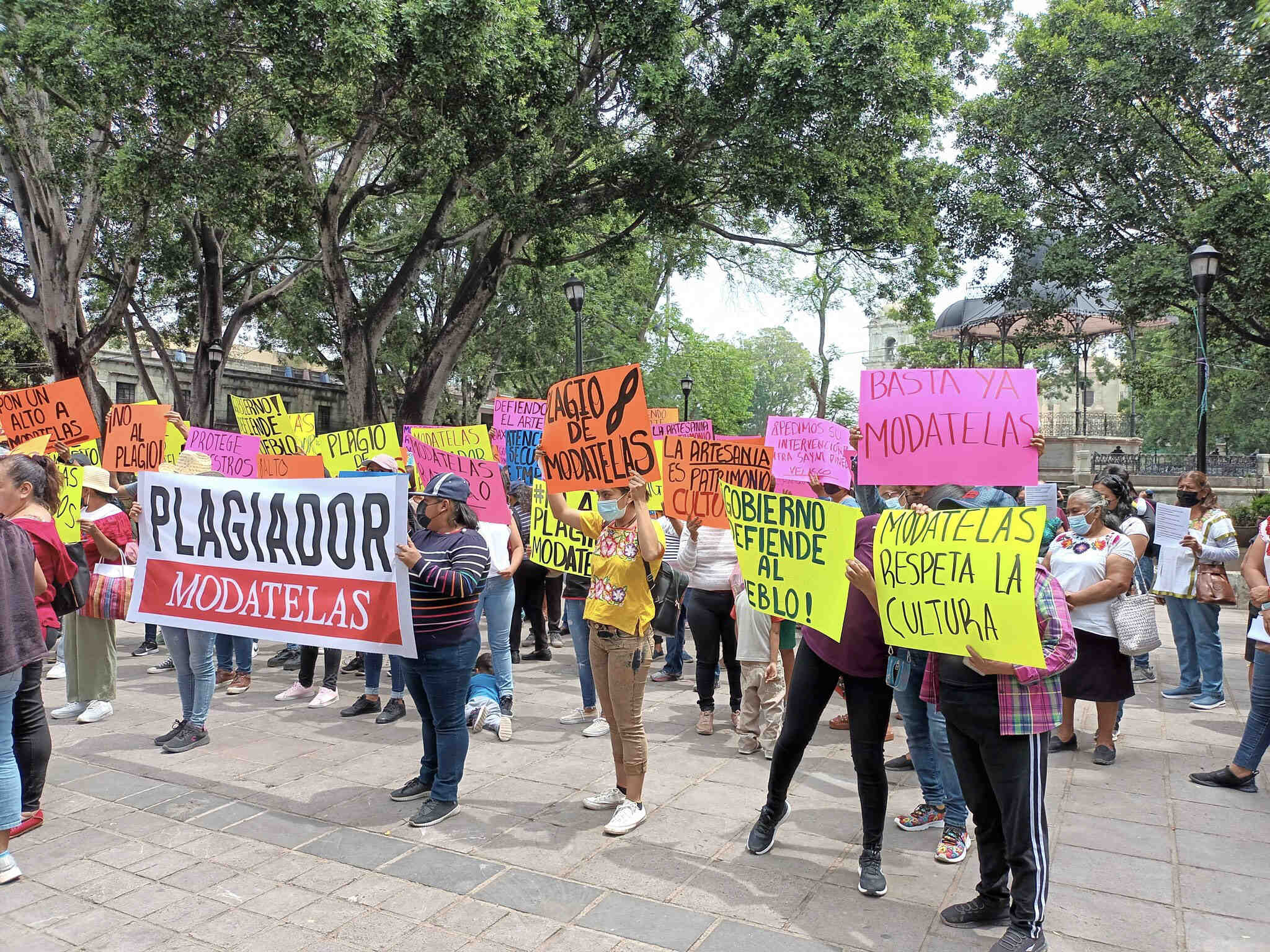 .Artesanos de Oaxaca denuncian plagio por parte de Modatelas