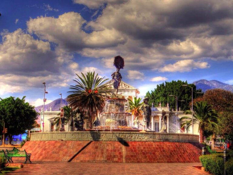 .Homenaje a la diversidad de Oaxaca: la Fuente de las 8 Regiones