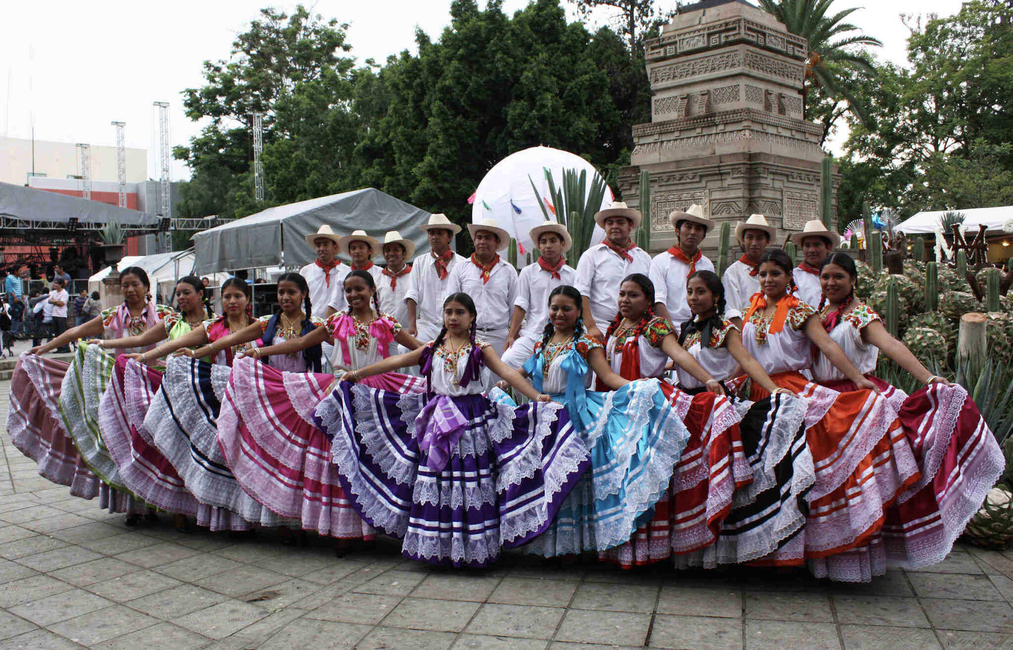 .¡Vive la Guelaguetza 2023 en la CDMX con estos documentales en el Zócalo!