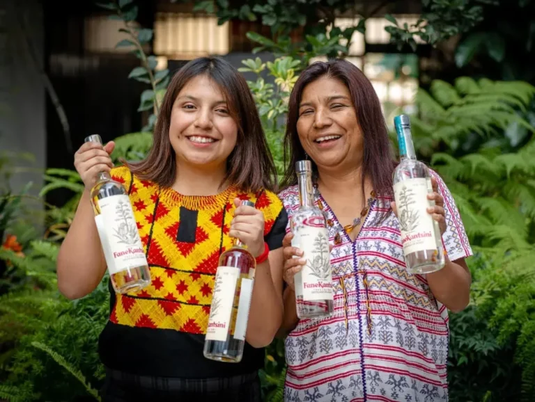 8M: Este es el papel de las mujeres en el mundo del mezcal