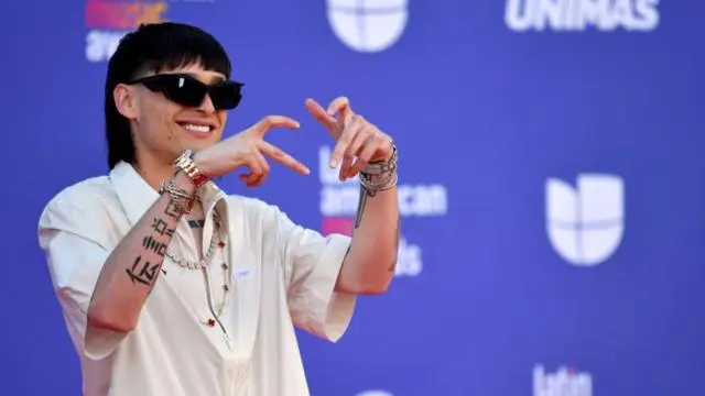 Conoce el tequila que Peso Pluma mencionó en su canción.