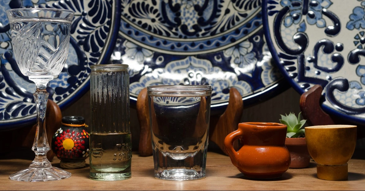 Recipientes para servir el mezcal que debes conocer.