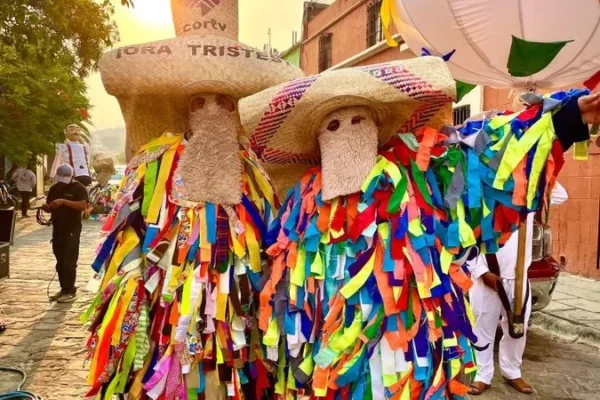 Cartel del Cervantino rinde homenaje a los tiliches de Putla Villa de Guerrero Tiliches de Oaxaca a parecen en el cartel del Festival Internacional Cervantino 2024