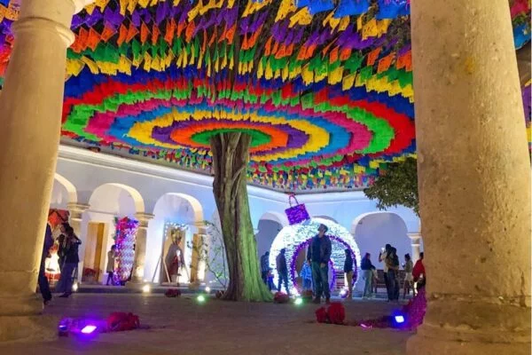 A un año de la reapertura del Museo Frissell así lo celebran Celebran un año de la reapertura del Museo Ervin Frissell en Mitla, Oaxaca.